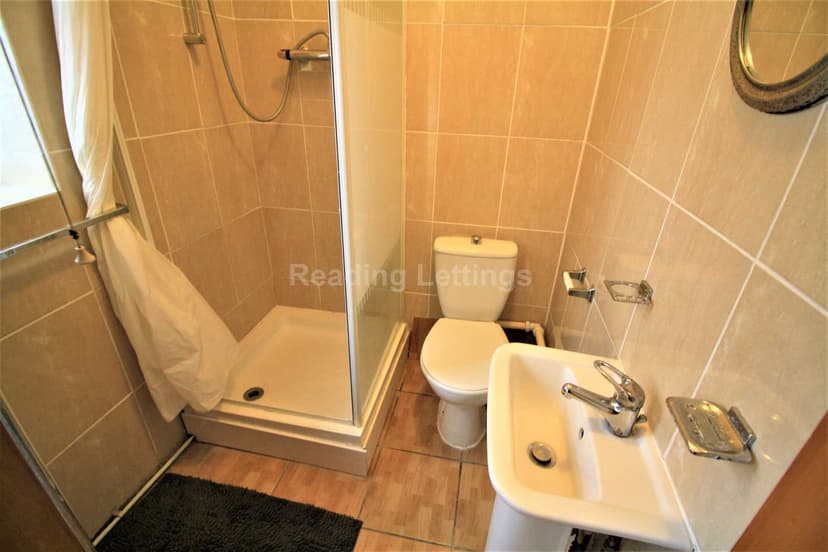 LONDON ROAD - Image 8