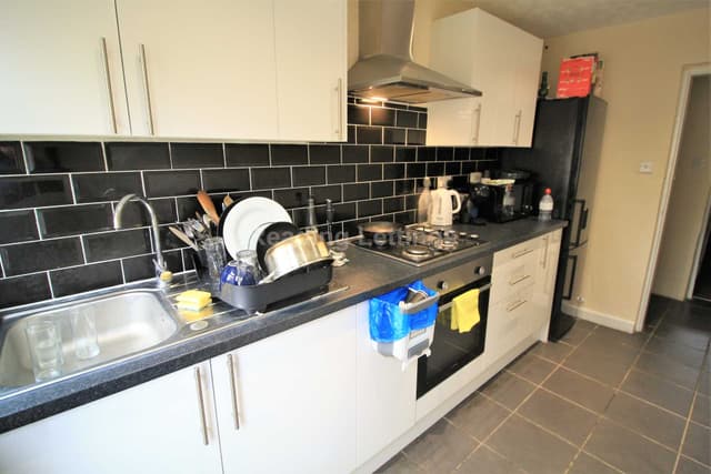 ADDINGTON ROAD - Image 9