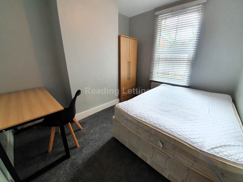 DE BEAUVOIR ROAD - Image 3