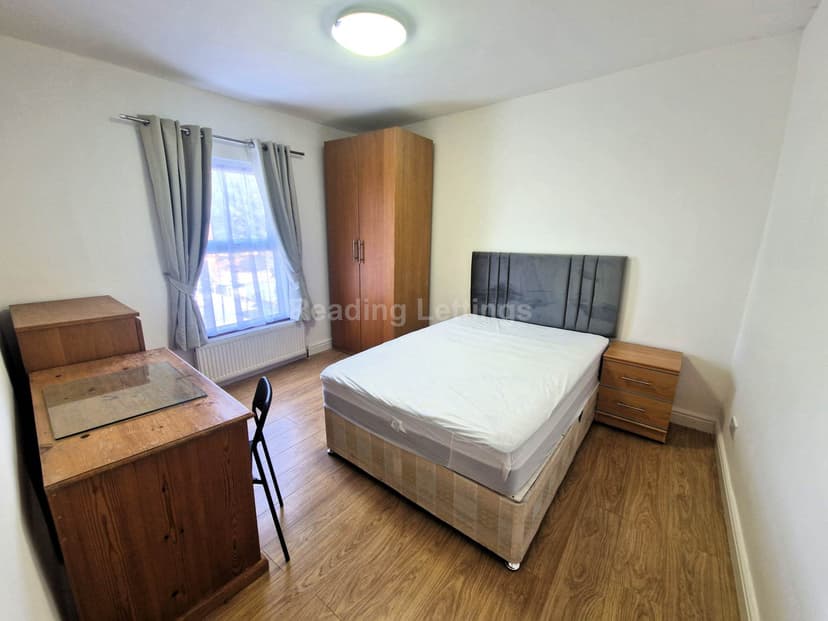 CRESCENT ROAD - Image 11