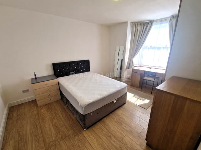 CRESCENT ROAD - Image 3