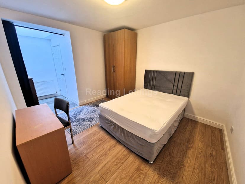 CRESCENT ROAD - Image 4