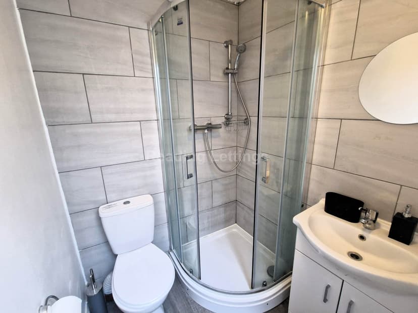 CRESCENT ROAD - Image 5