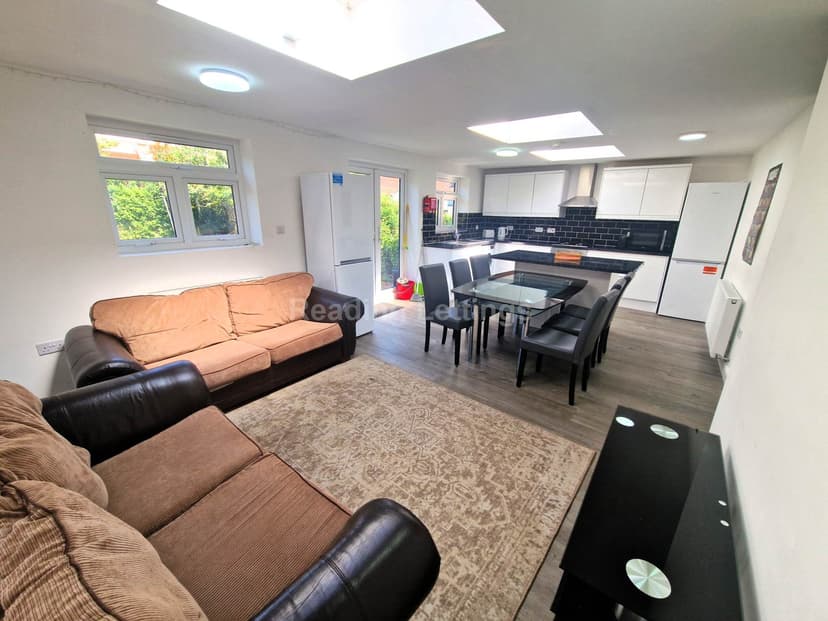 CRESCENT ROAD - Image 6