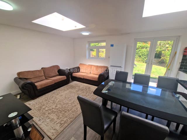 CRESCENT ROAD - Image 7