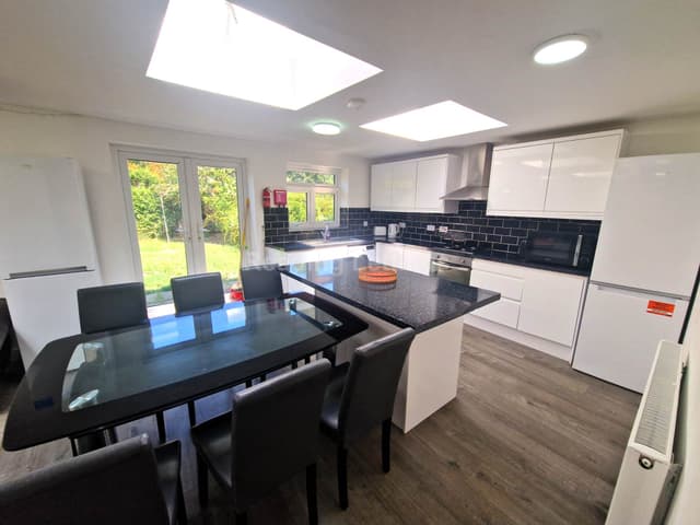 CRESCENT ROAD - Image 8