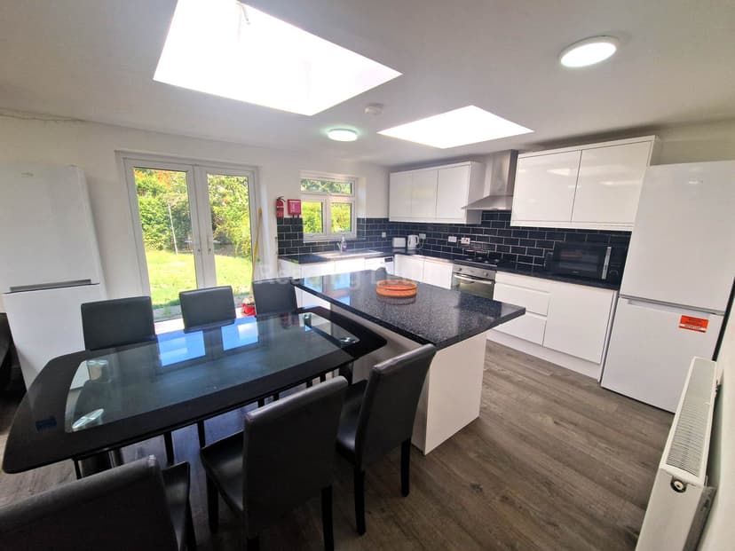 CRESCENT ROAD - Image 8