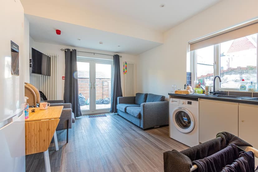 10 Brithdir Street - Image 2