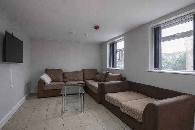 53 Rhymney Street - Image 2