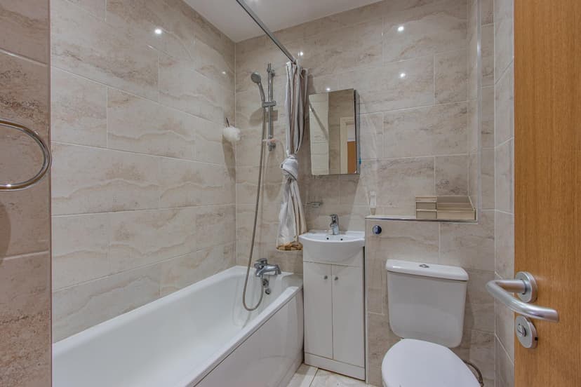 Flat 4, 69 Colum Road - Image 6