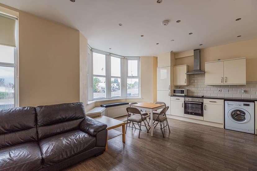 3, 272 North Road - Image 2