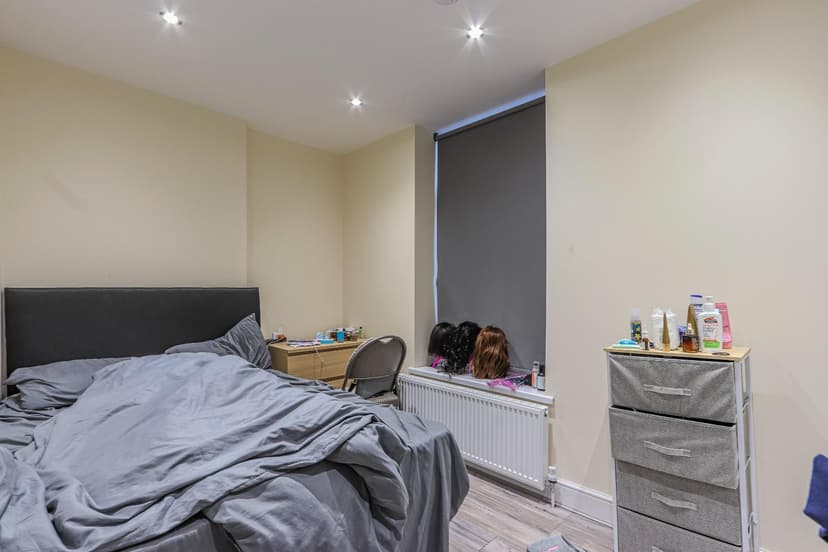 4, 6 Cyril Crescent - Image 3