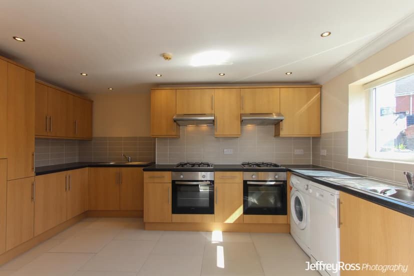 32 Harriet Street - Image 2