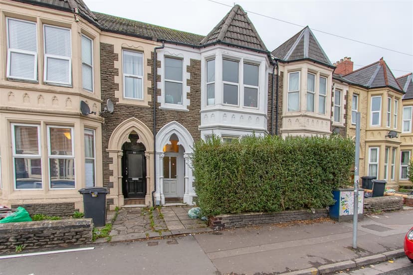 2, 18 Colum Road - Image 1