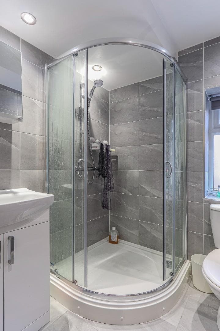 2, 6 Cyril Crescent - Image 9