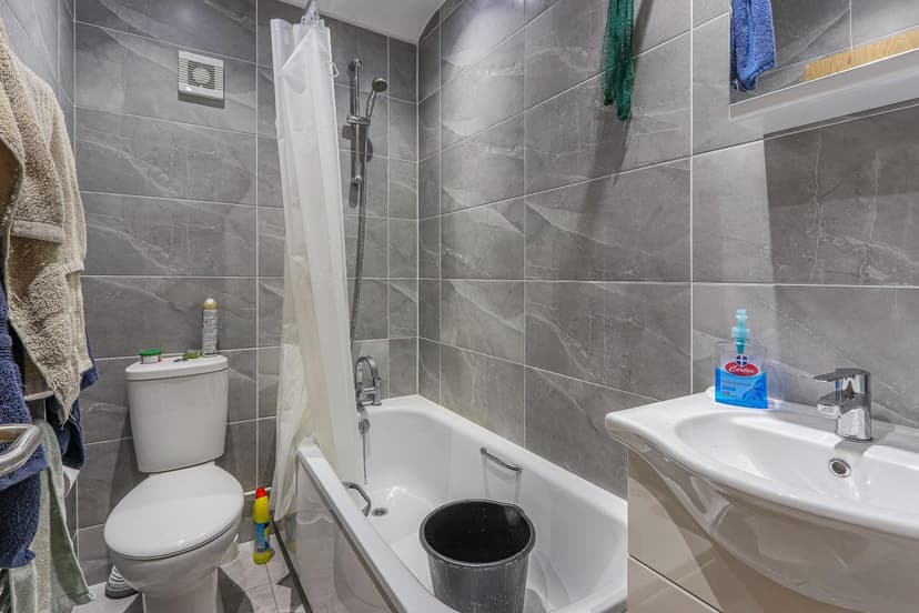 3, 6 Cyril Crescent - Image 5