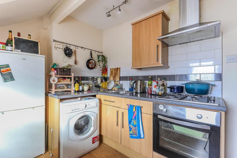 5, 128 Richmond Road - Image 2