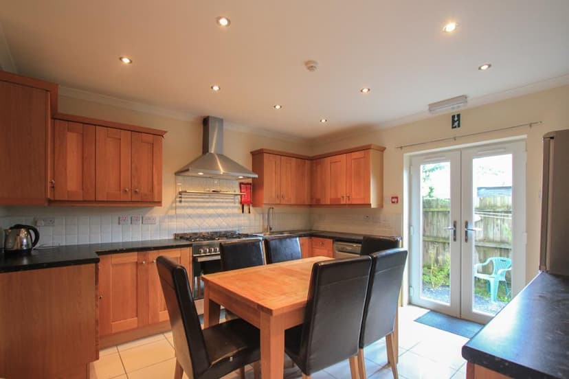 15 Blackweir Terrace - Image 2