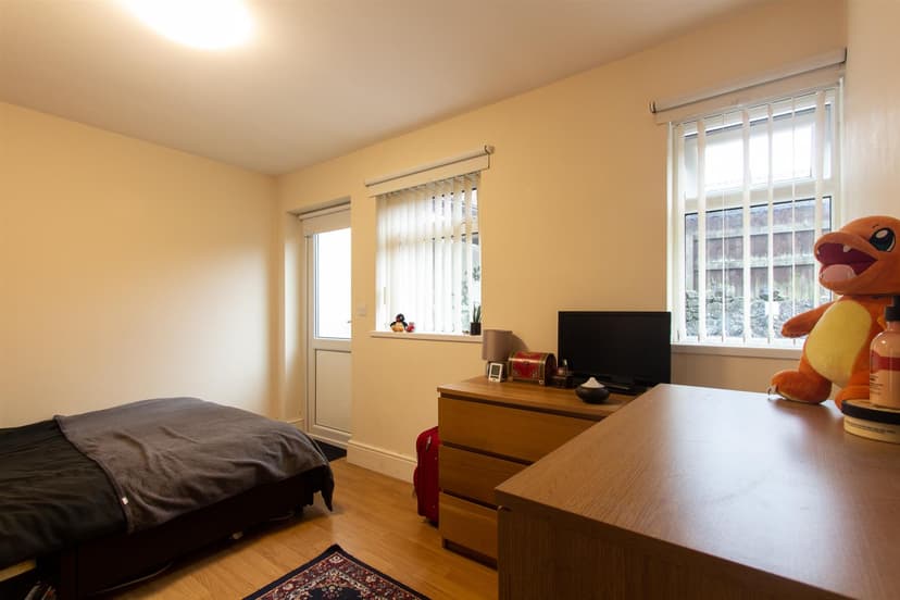 2, 162 Richmond Road - Image 4