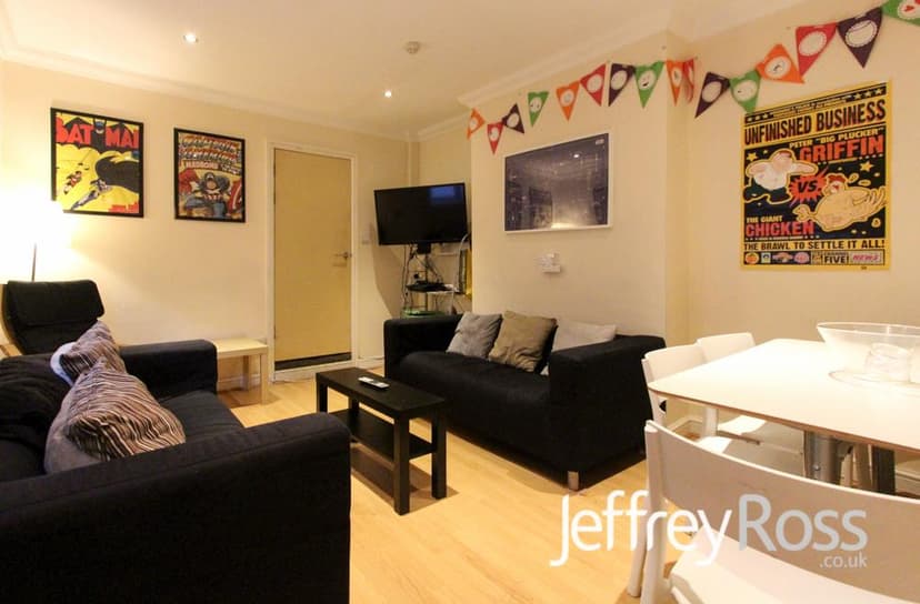 32 Harriet Street - Image 1