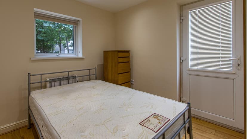 2, 34 Gordon Road - Image 5