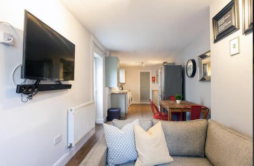 38 Daniel Street - Image 2