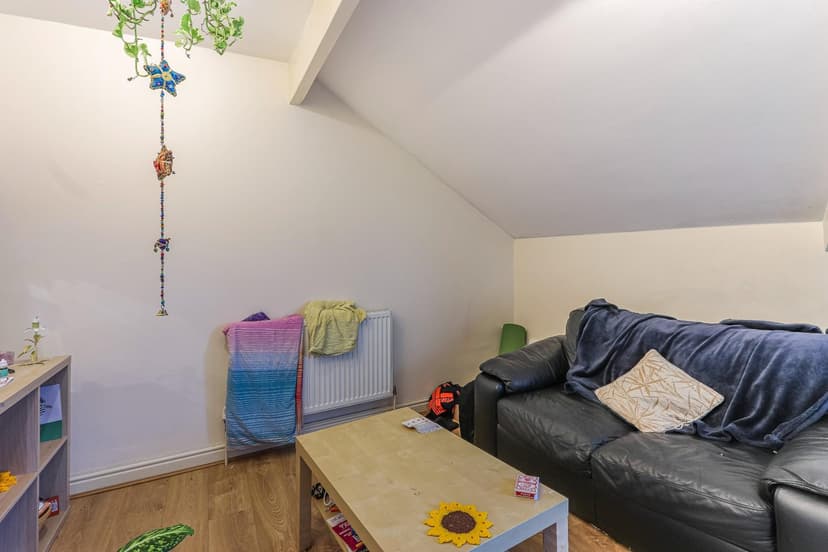 5, 128 Richmond Road - Image 4