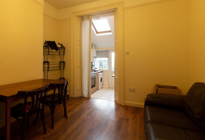 1, 128 Richmond Road - Image 3