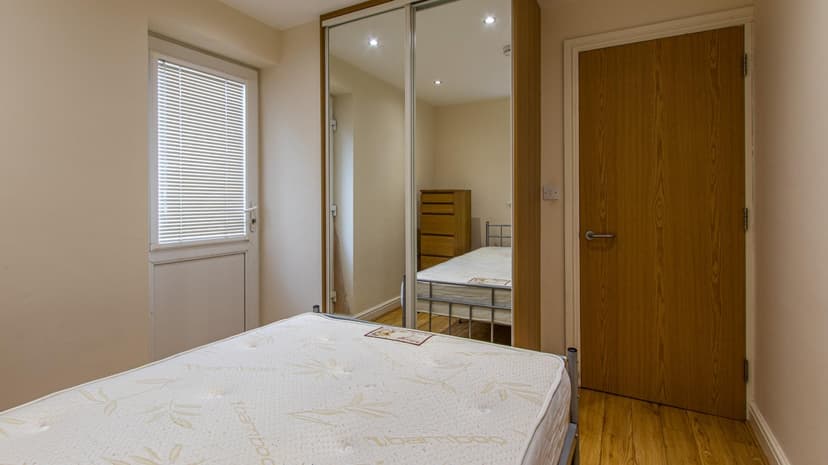 2, 34 Gordon Road - Image 6