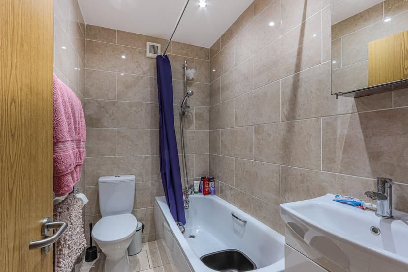 4, 34 Gordon Road - Image 6