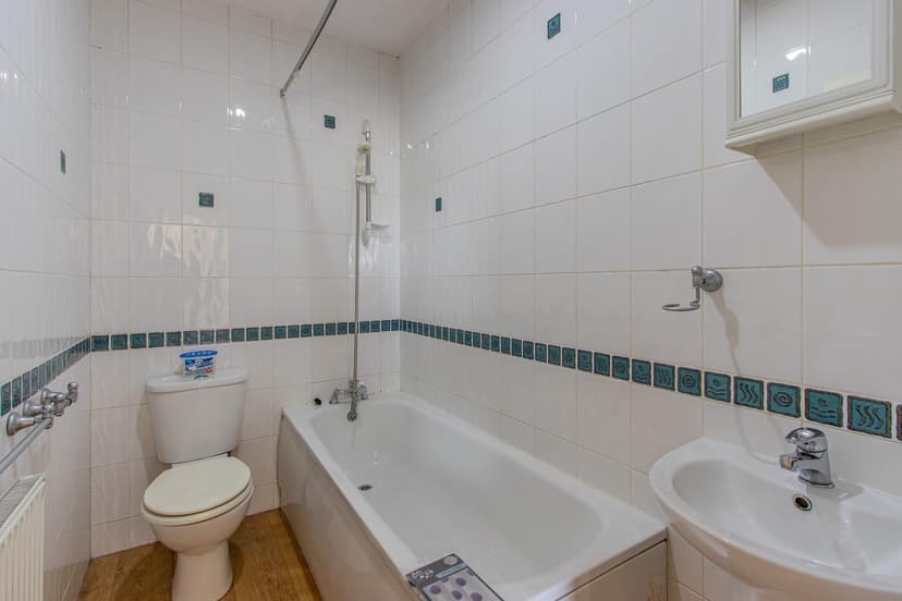 4, 177A Newport Road - Image 5