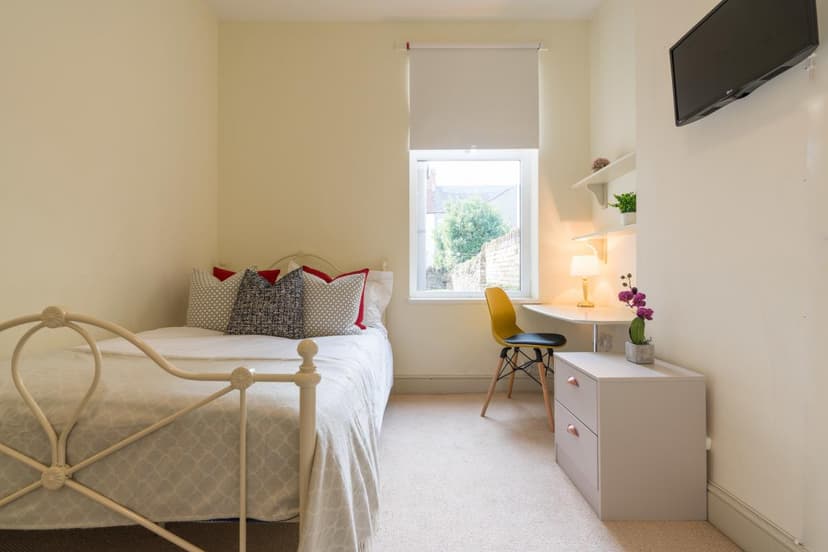 22 Glenroy Street - Image 5