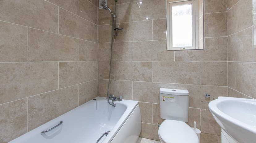 2, 34 Gordon Road - Image 7