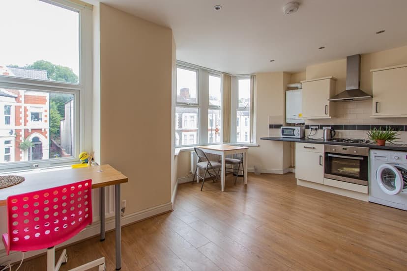 Flat 4, 69 Colum Road - Image 1