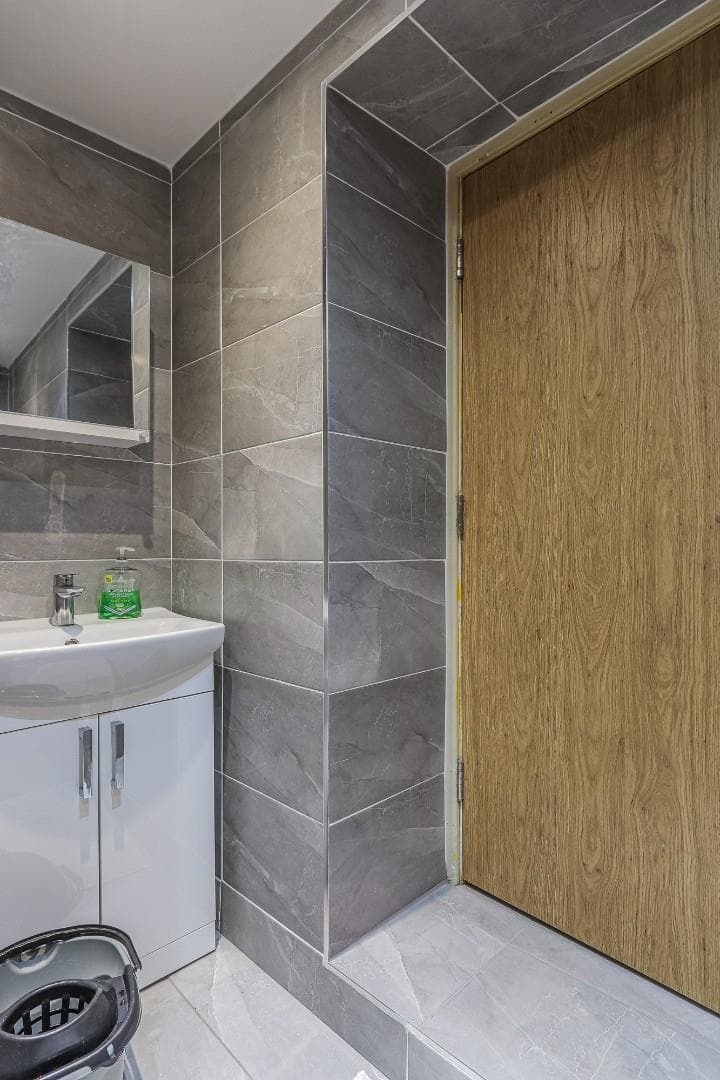 2, 6 Cyril Crescent - Image 6