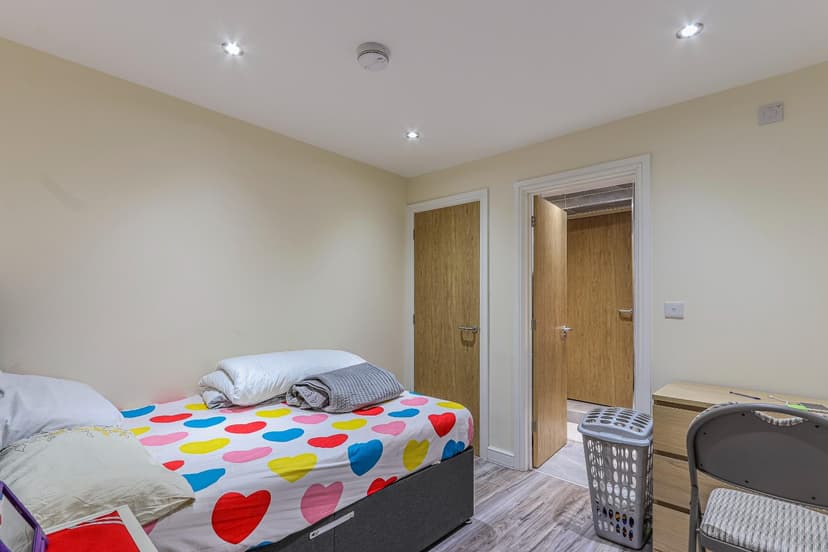 2, 6 Cyril Crescent - Image 4