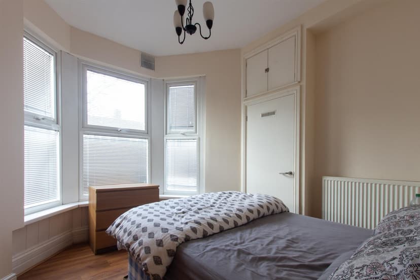 1, 128 Richmond Road - Image 5