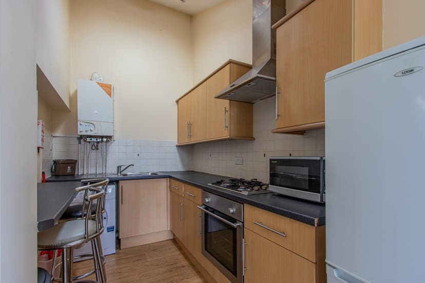 4, 177A Newport Road - Image 3