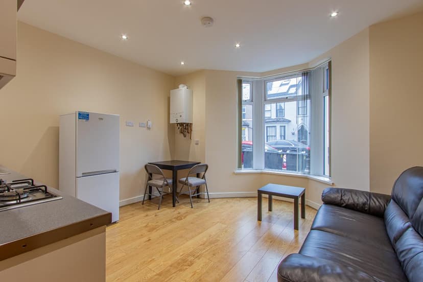 1, 13 Northcote Street - Image 2