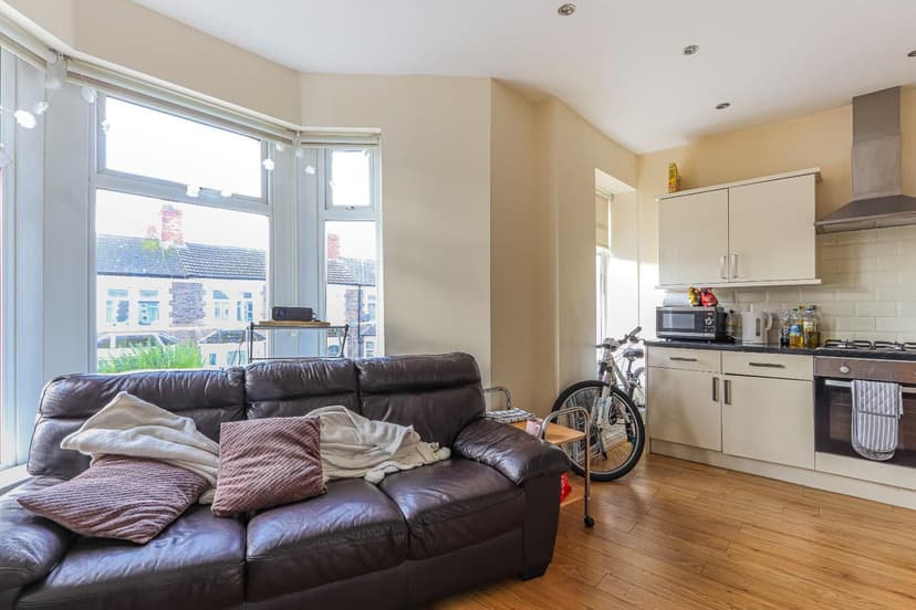 4, 34 Gordon Road - Image 1