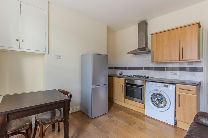 4, 128 Richmond Road - Image 2