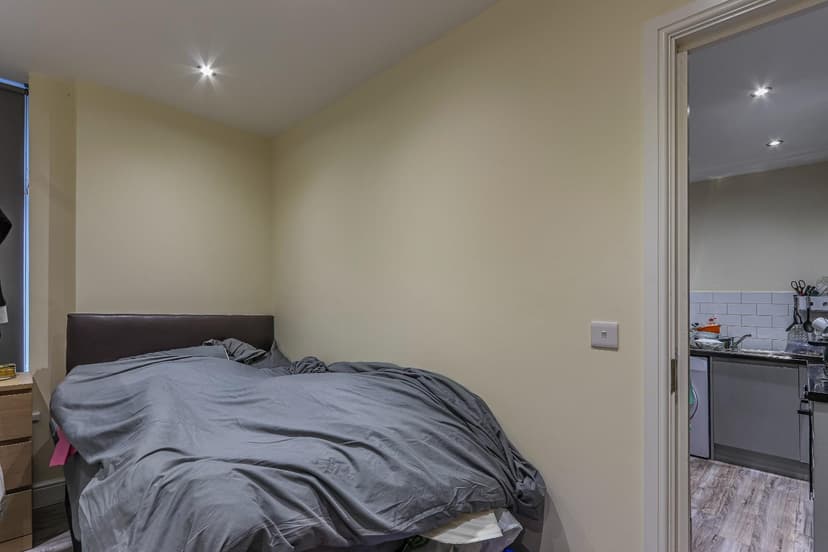 4, 6 Cyril Crescent - Image 4