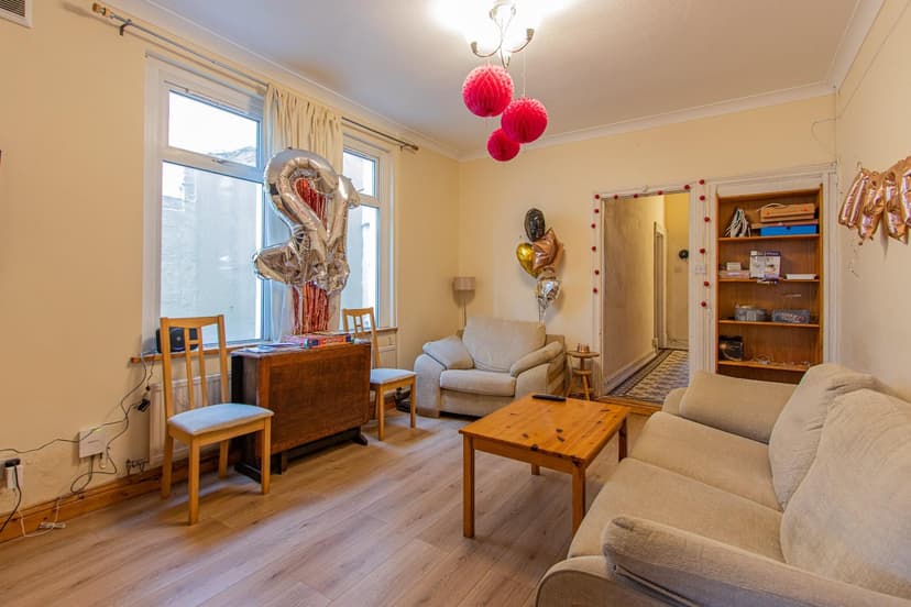 151 Whitchurch Road - Image 3