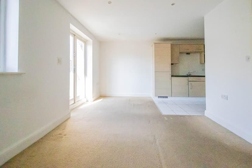 Flat 7, Colburn Court Caine Road - Image 3