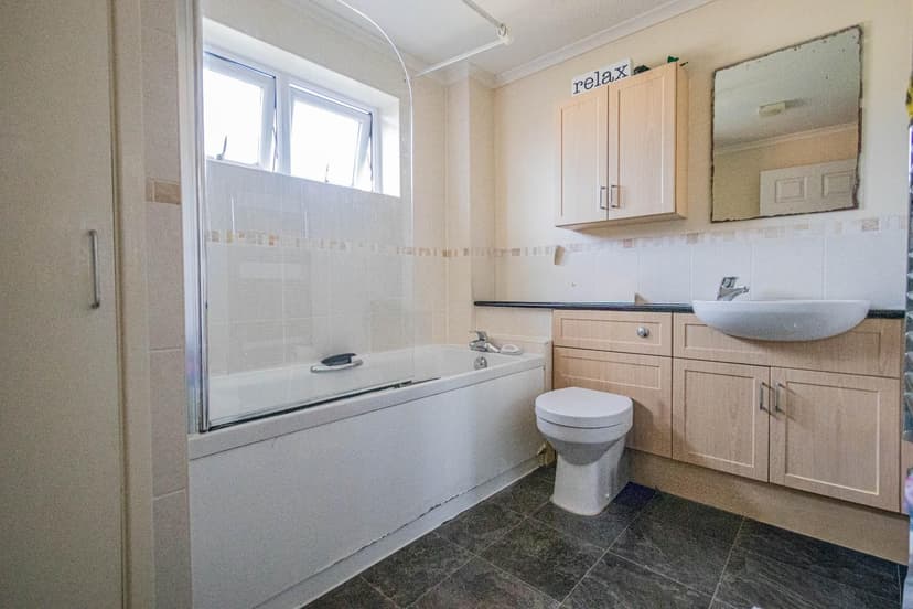 Room 1, 5 Britannia Crescent - Image 4