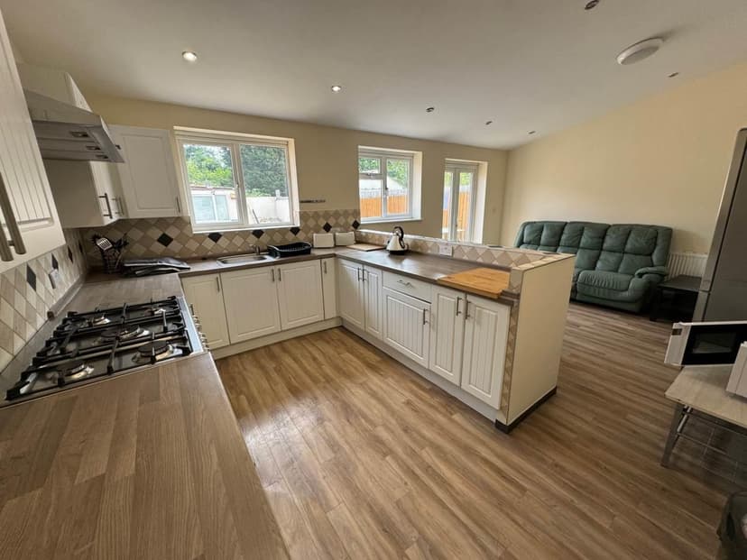 99 Conygre Grove - Image 2