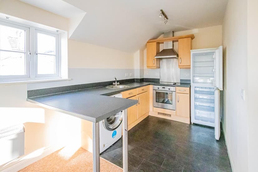5 Coombe Brook Close - Image 3