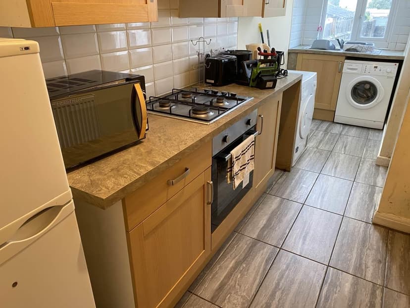 843 Filton Avenue - Image 6