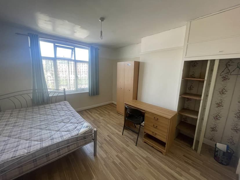 611 Filton Avenue - Image 4