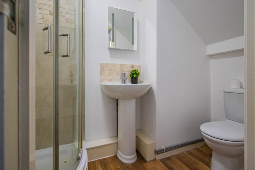 Studio room 7, 654 Stapleton Road - Image 6